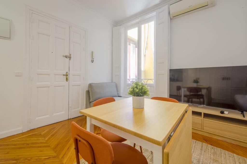 Petite E Chic Loft Para 3 En El Corazon De Madrid Extérieur photo